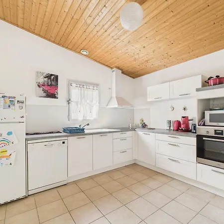 300 M De La Plage, Jardin, Maison Pour 5
